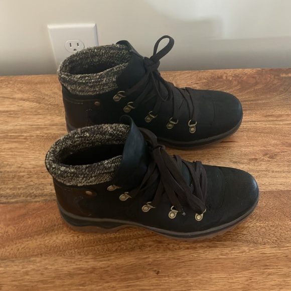 Merrell Shoes - Merrell Insulated Hiking Boots 6.5 Waterproof Nubuck, Fleece Lined Black/Brown